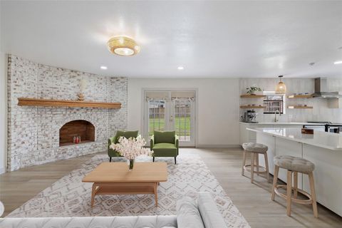 Photo of 1001 E Applegate DR, Austin, TX 78753 (MLS # 1482902)