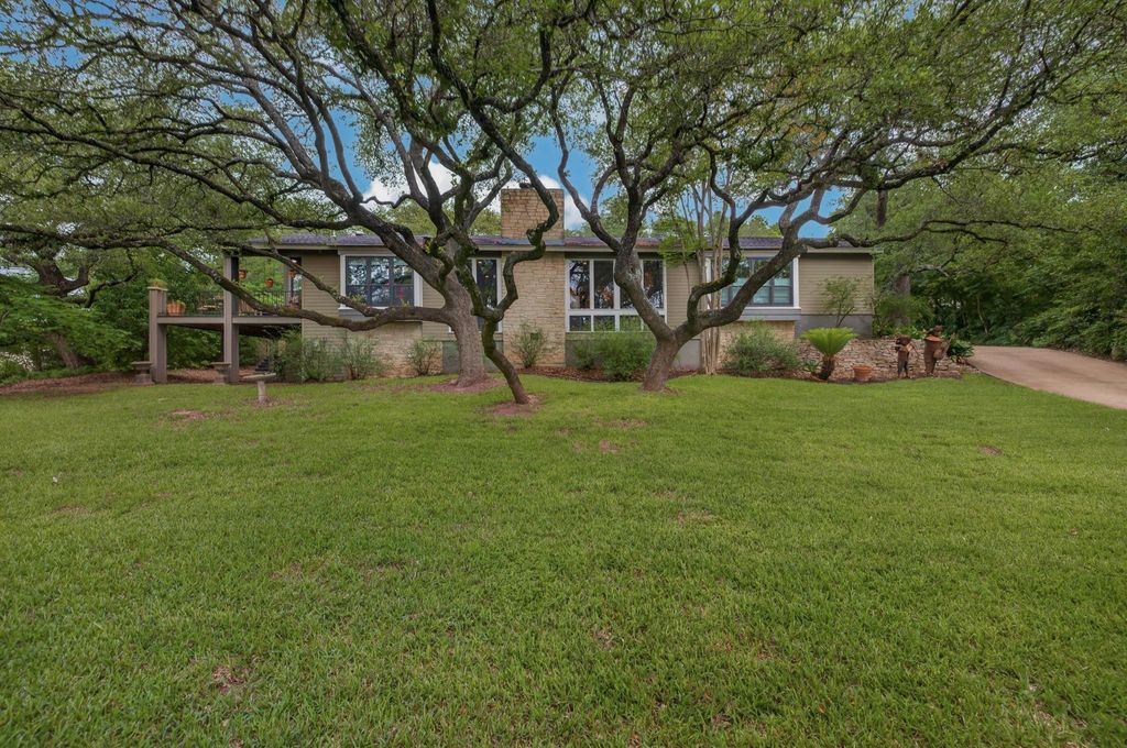 Photo of 18 Sundown PKWY, Austin, TX 78746 (MLS # 7732521)