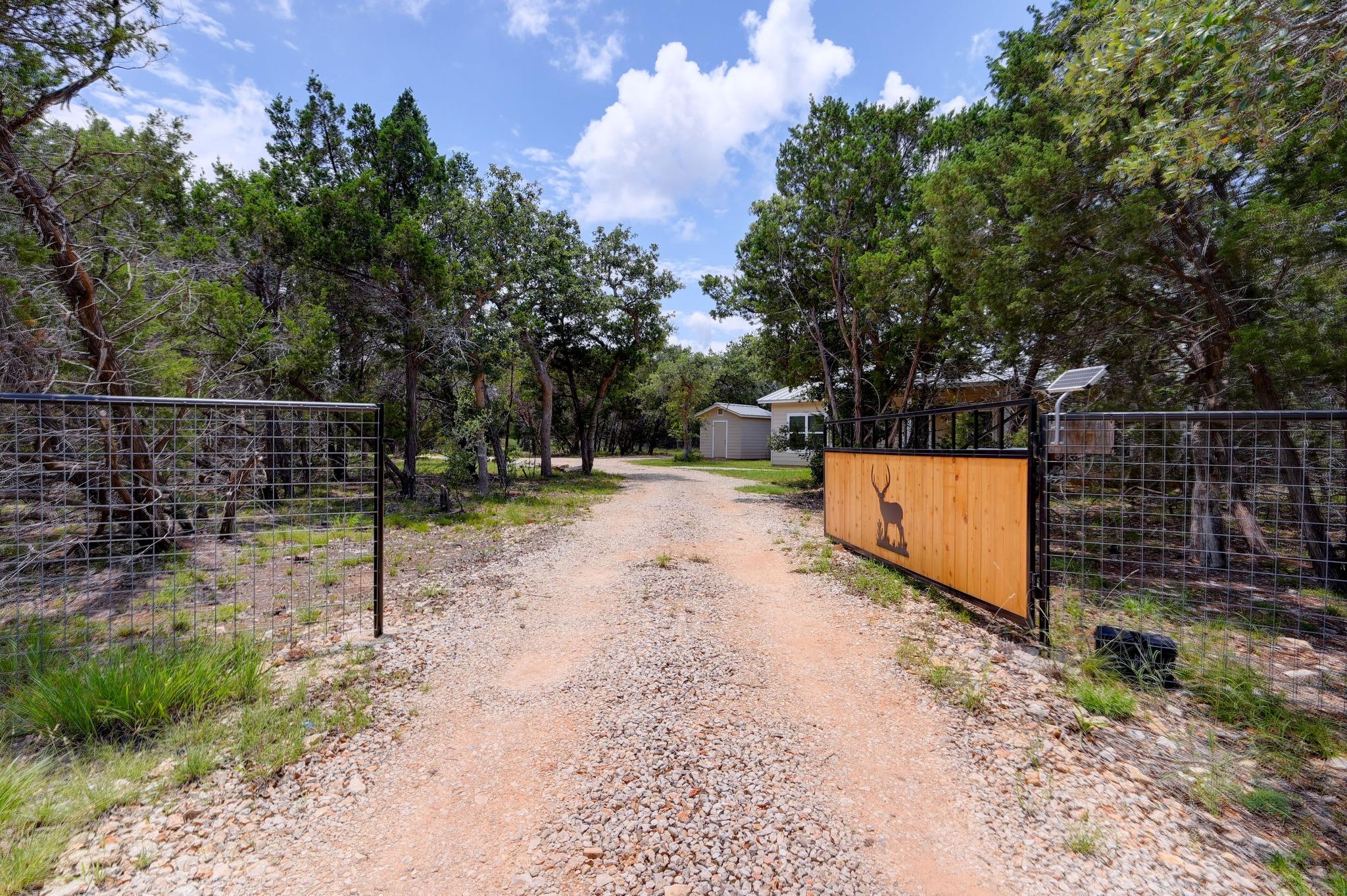 231 N Rainbow Ranch RD