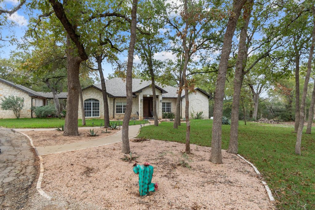 Photo of 346 The Oaks BLVD, Elgin, TX 78621 (MLS # 9155926)