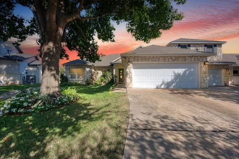 43 Augusta DR Meadowlakes TX 78654