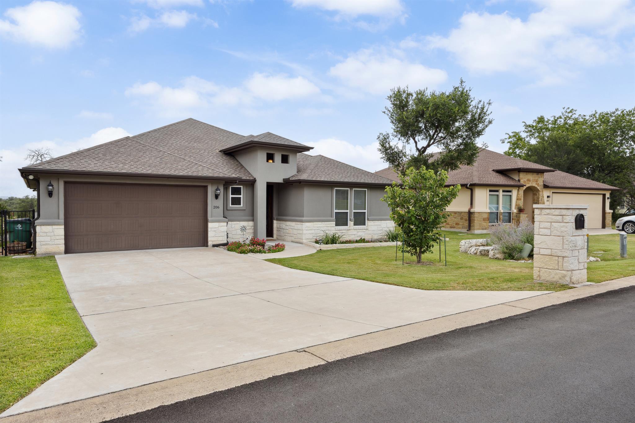 206 N Augusta DR