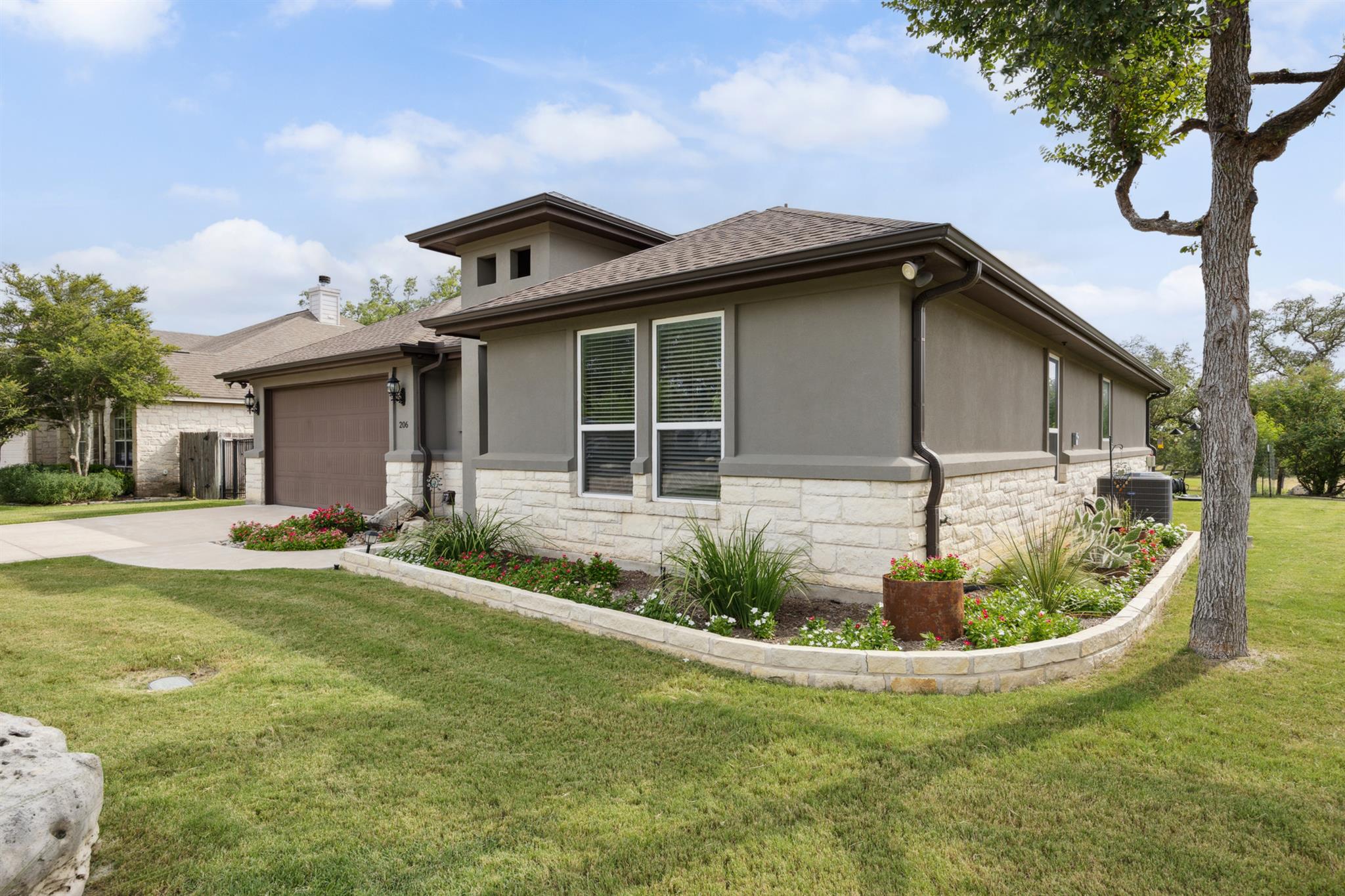206 N Augusta DR