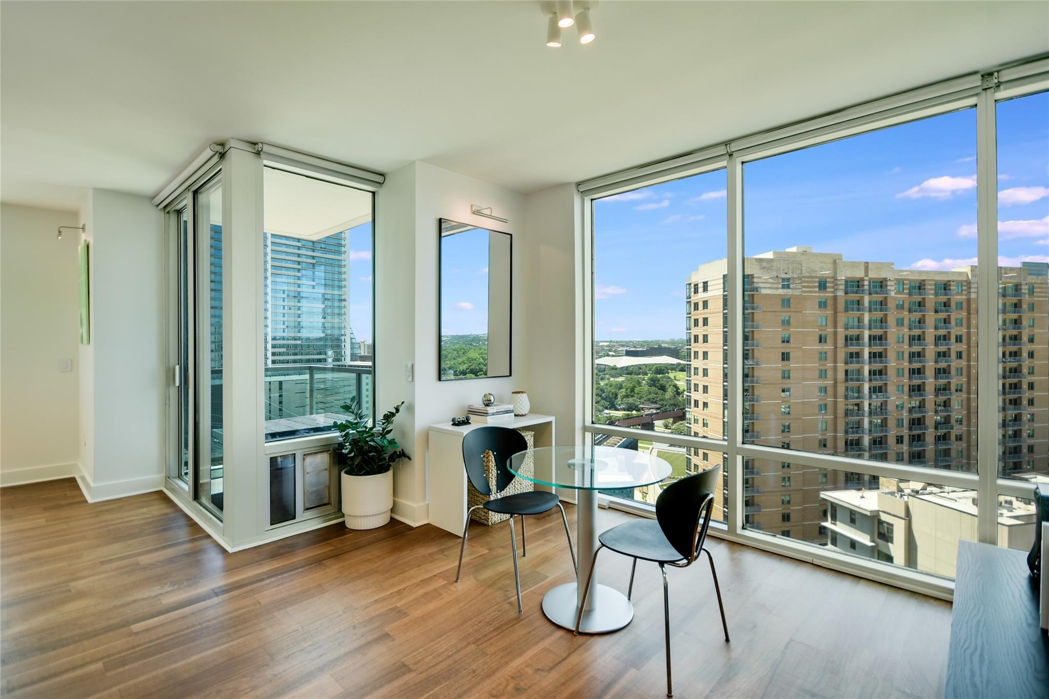 300 Bowie ST 1403