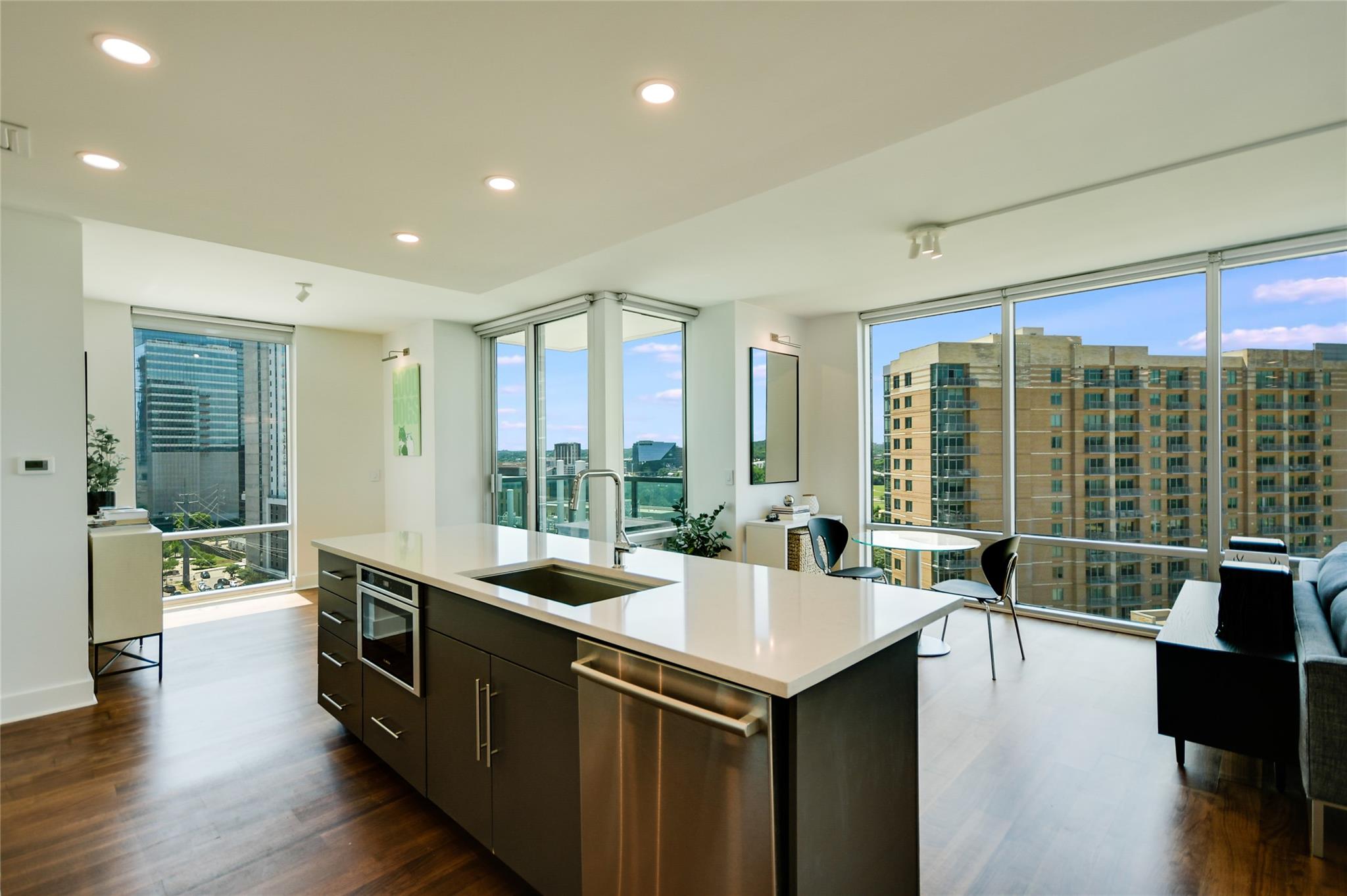 300 Bowie ST 1403
