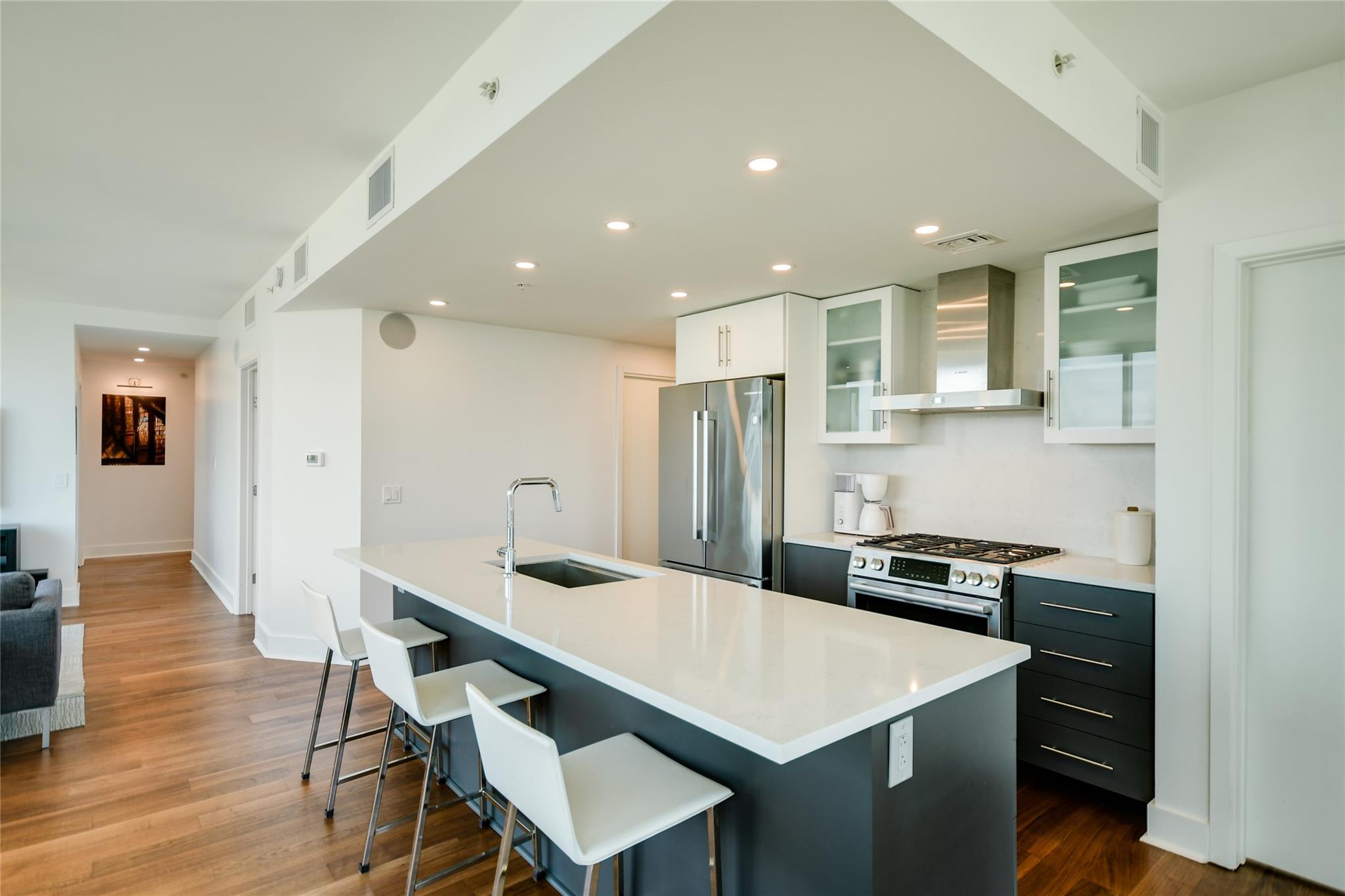 300 Bowie ST 1403