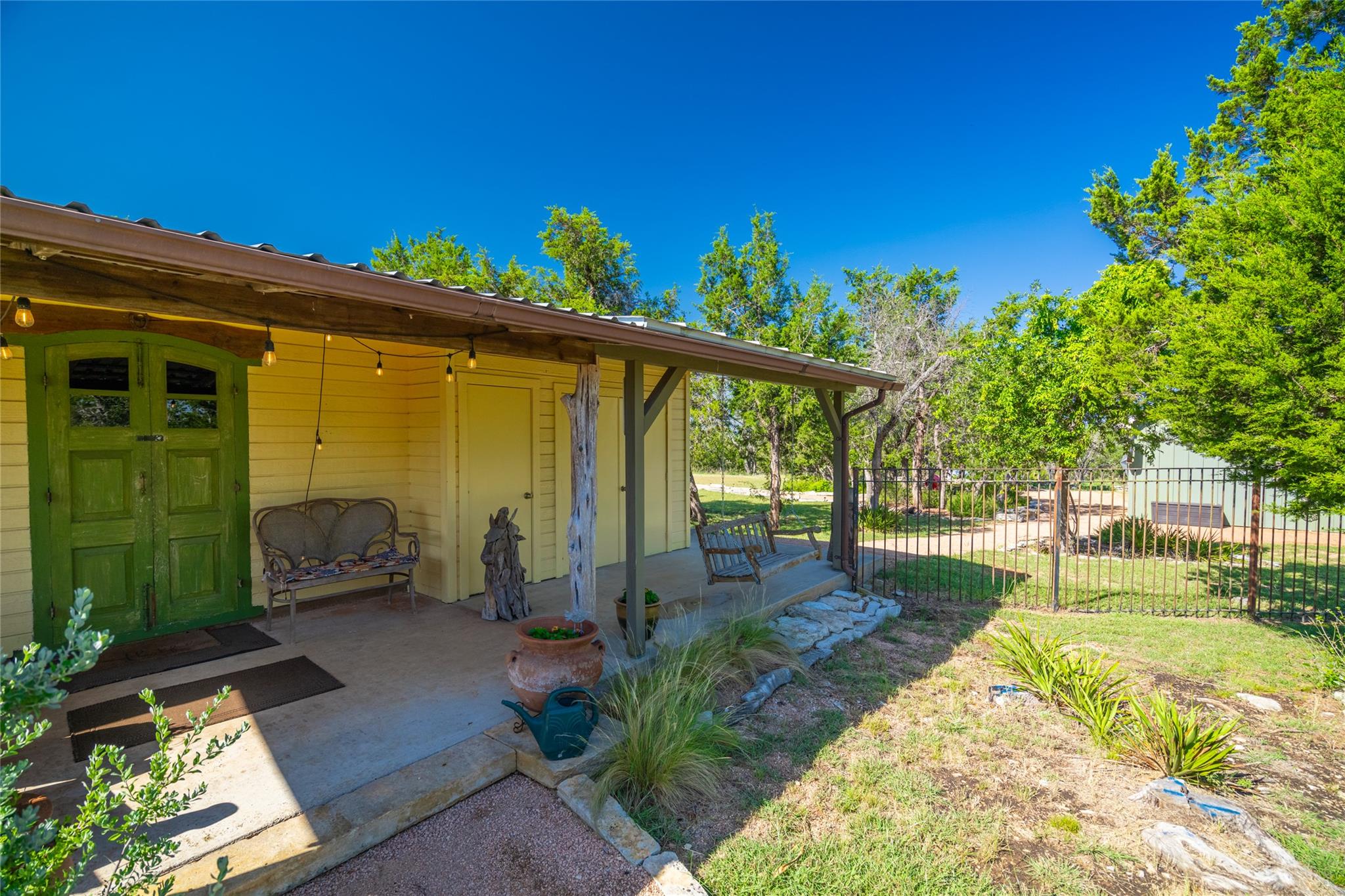 483 E Grand Oaks DR