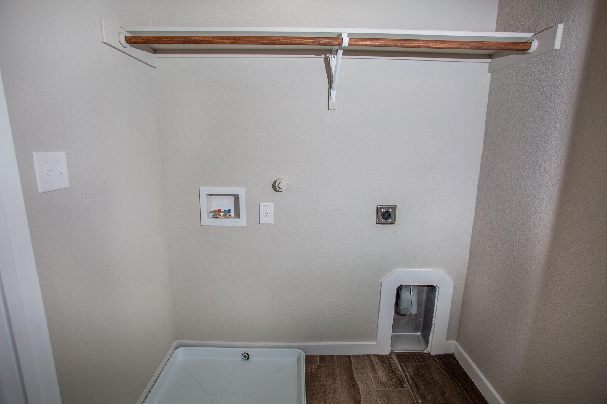 136 & 142 Lakeview CT