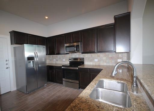 136 & 142 Lakeview CT