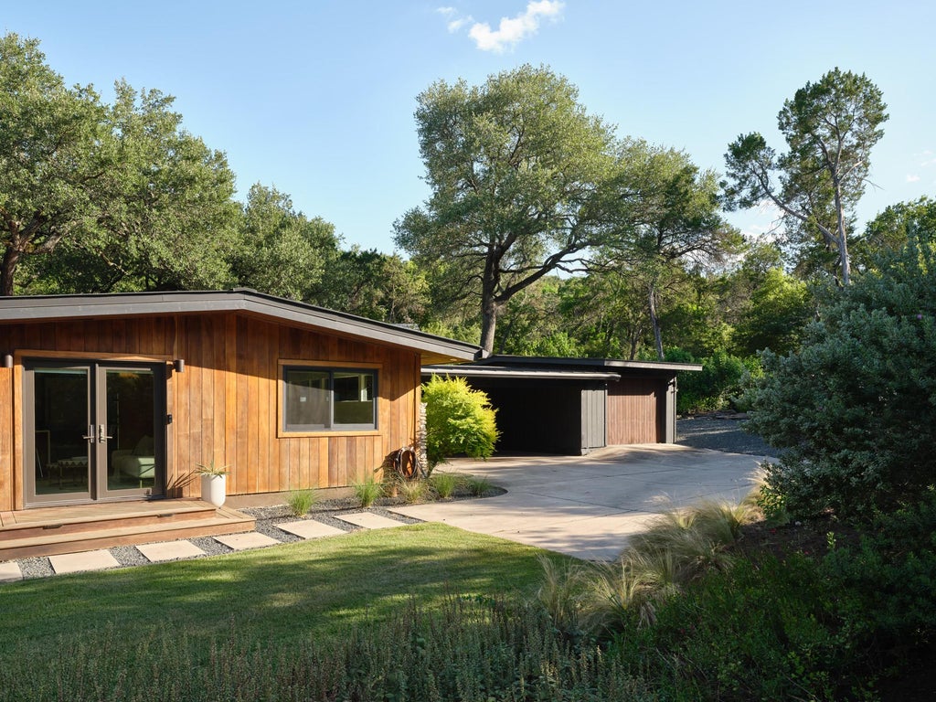 Photo of 609 Laurel Valley RD, West Lake Hills, TX 78746 (MLS # 5504749)