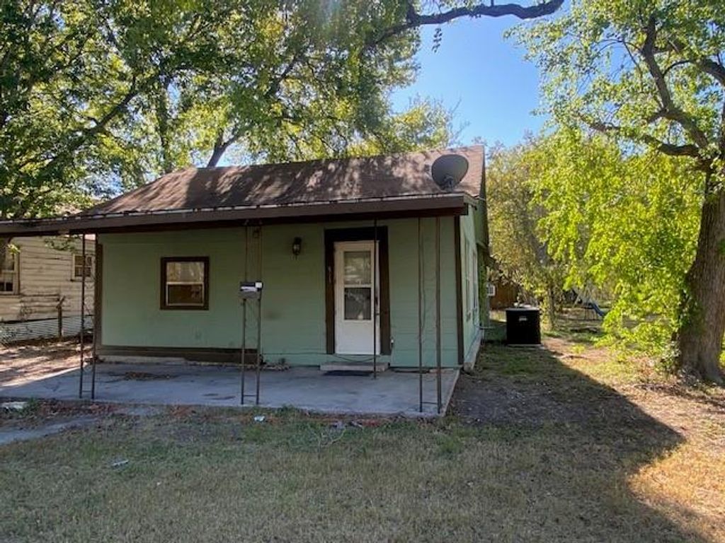 Photo of 523 S Rio Grande ST, Lockhart, TX 78644 (MLS # 9271067)