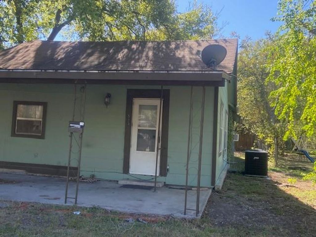 Photo of 523 S Rio Grande ST, Lockhart, TX 78644 (MLS # 9271067)