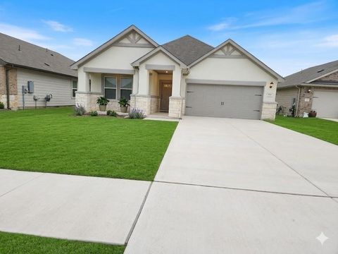 104 Bankside DR Hutto TX 78634