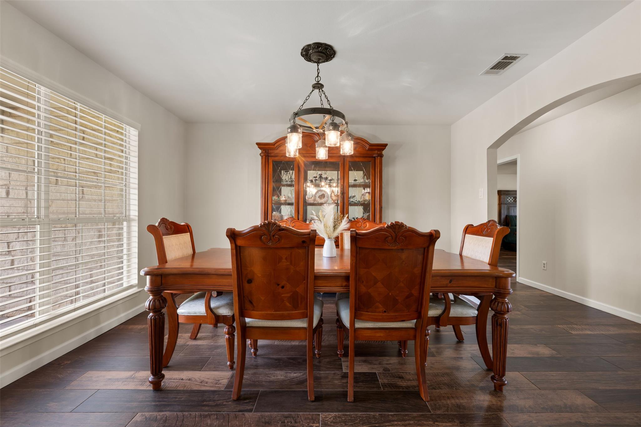 111 Lookout CIR