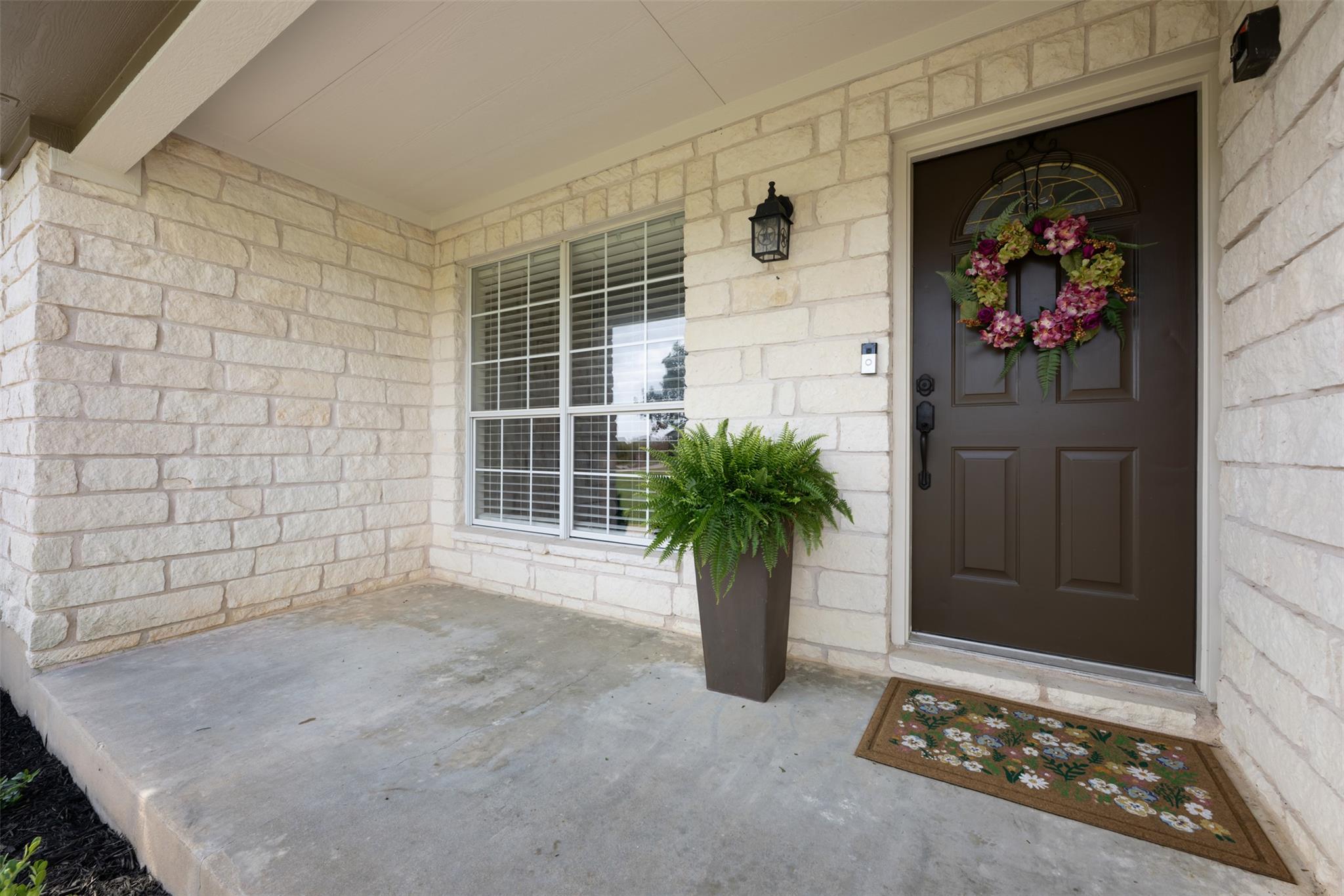 111 Lookout CIR