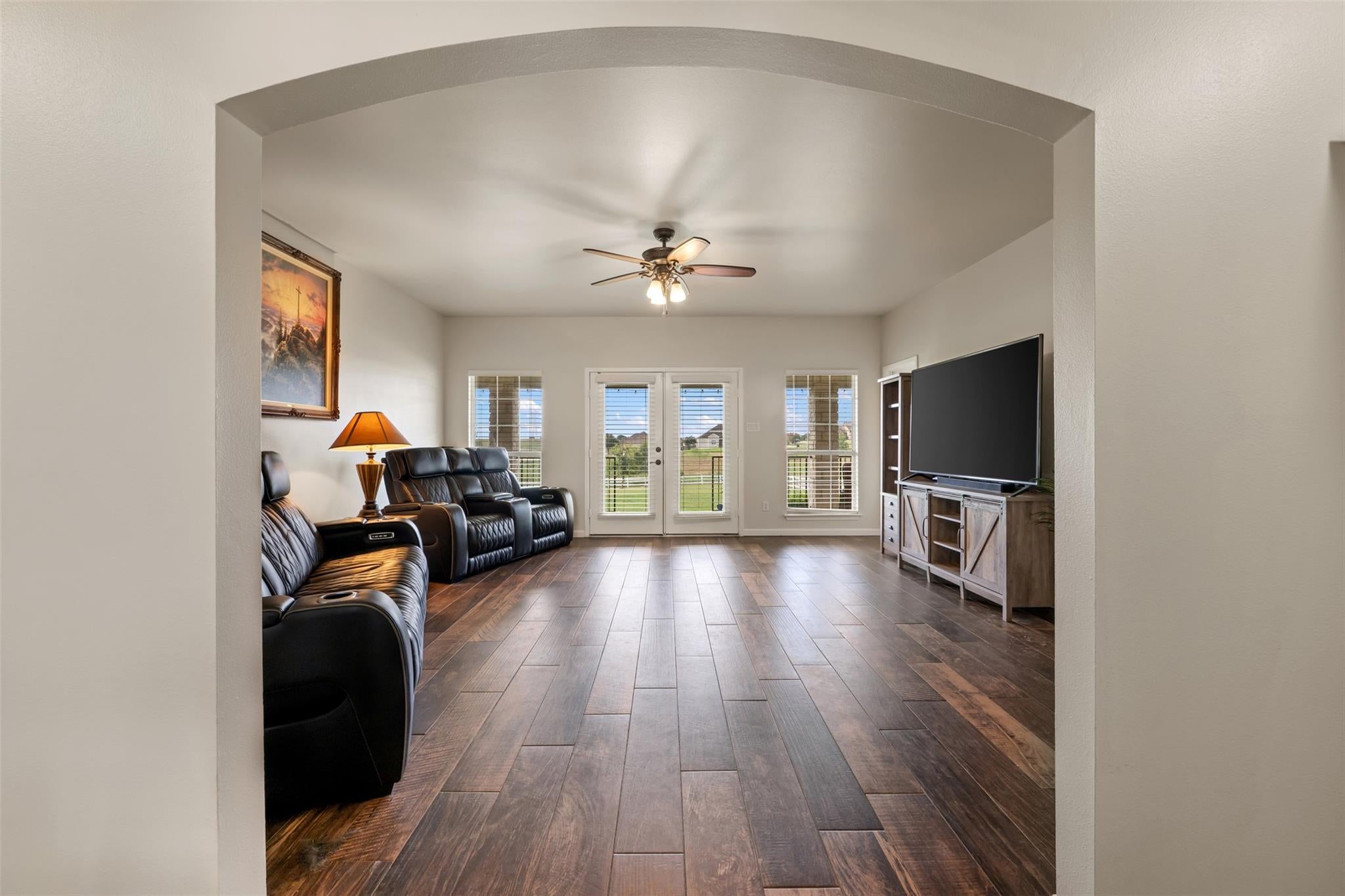 111 Lookout CIR