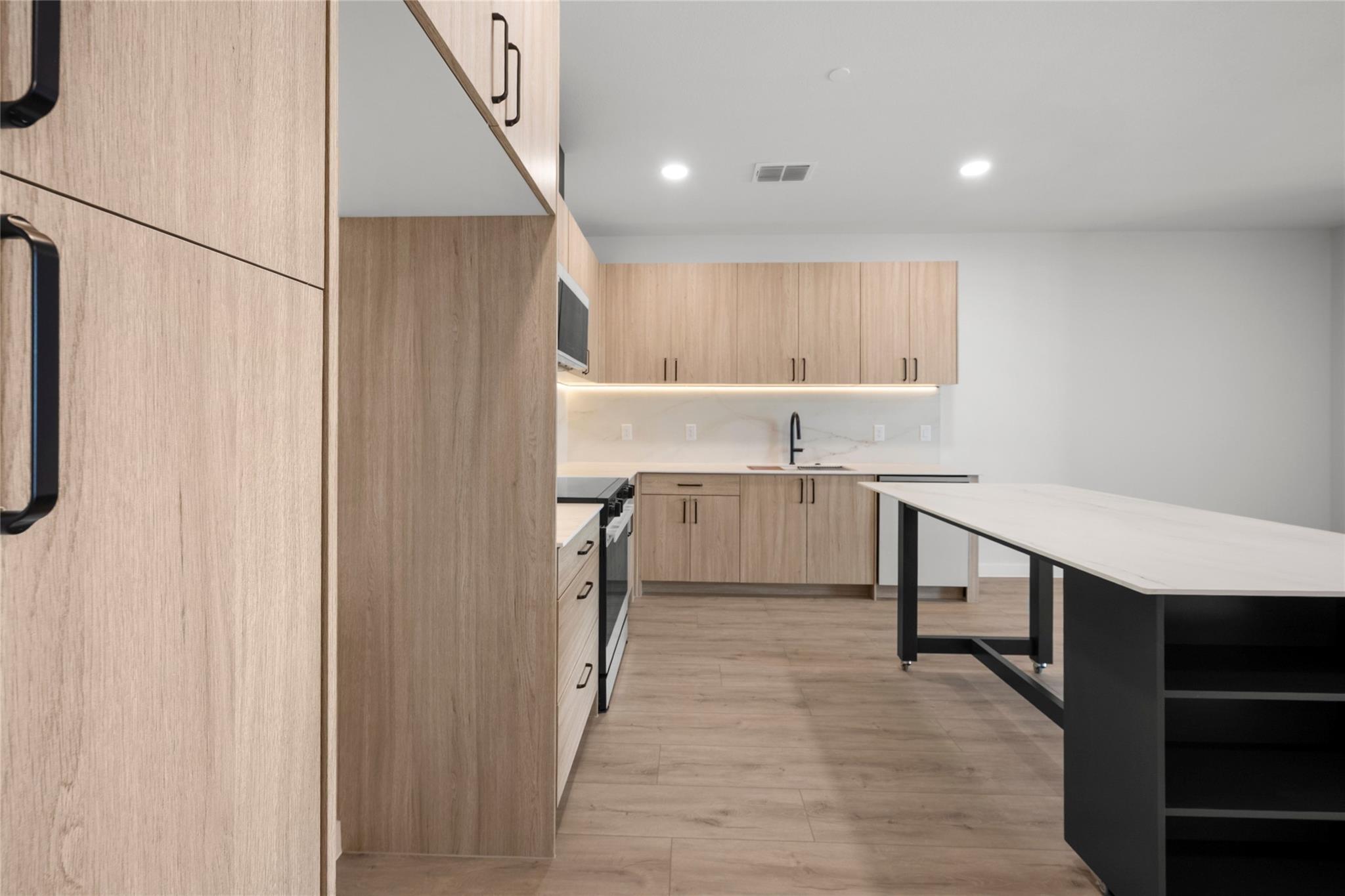 634 Central PKWY 1211