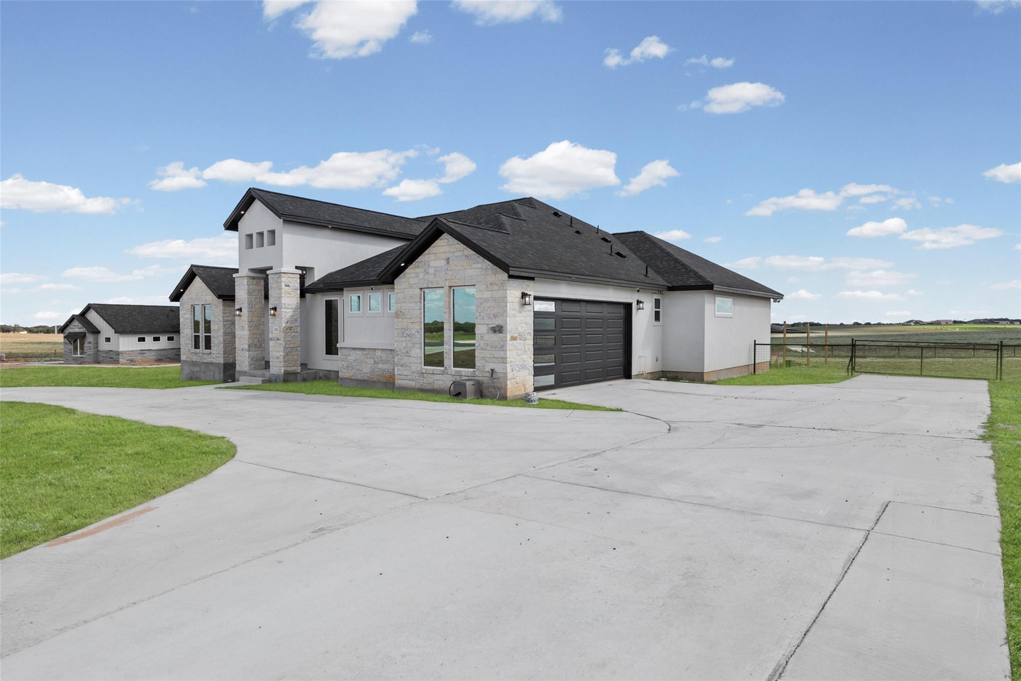 112 Pioneer DR