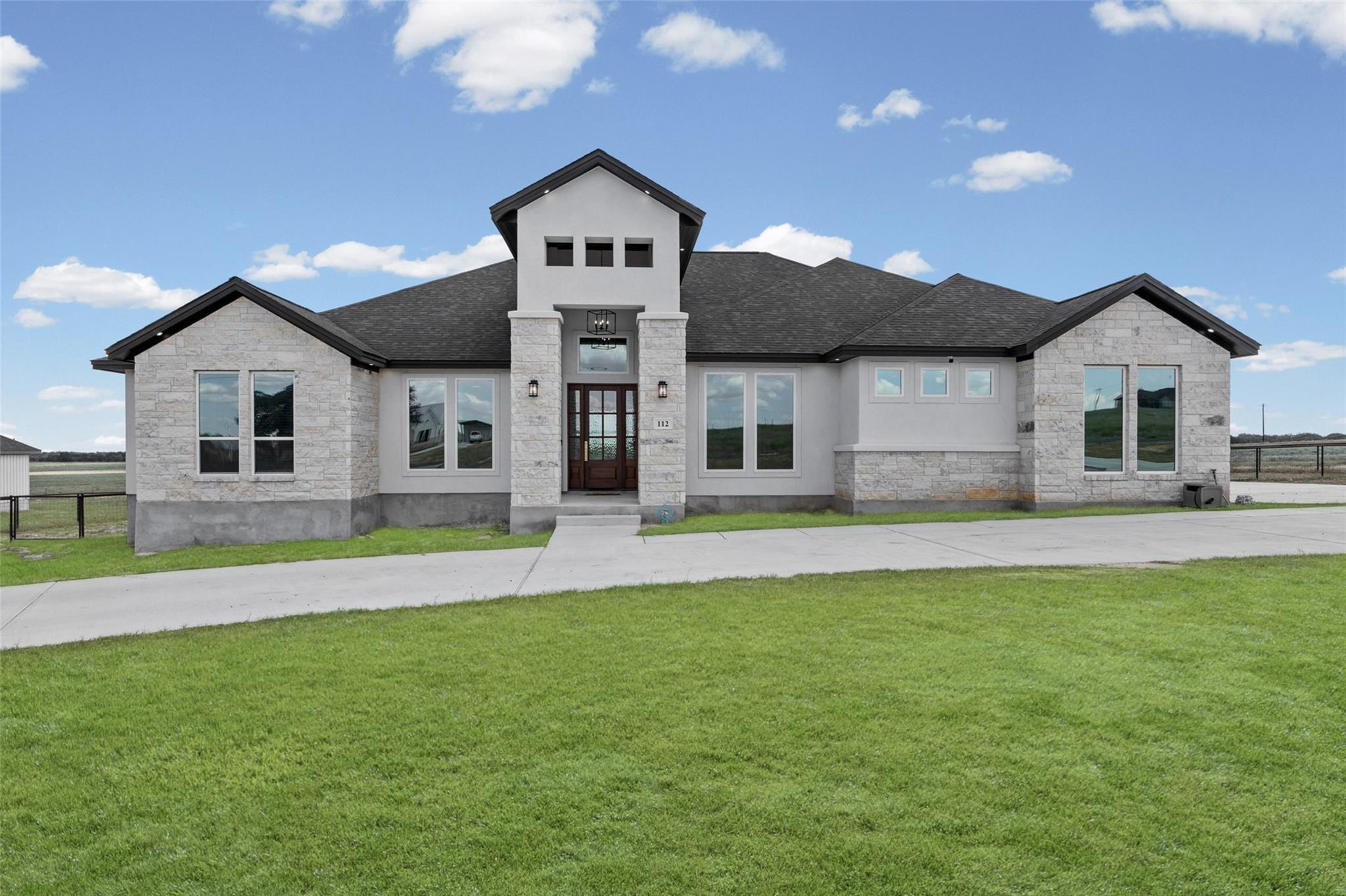 112 Pioneer DR