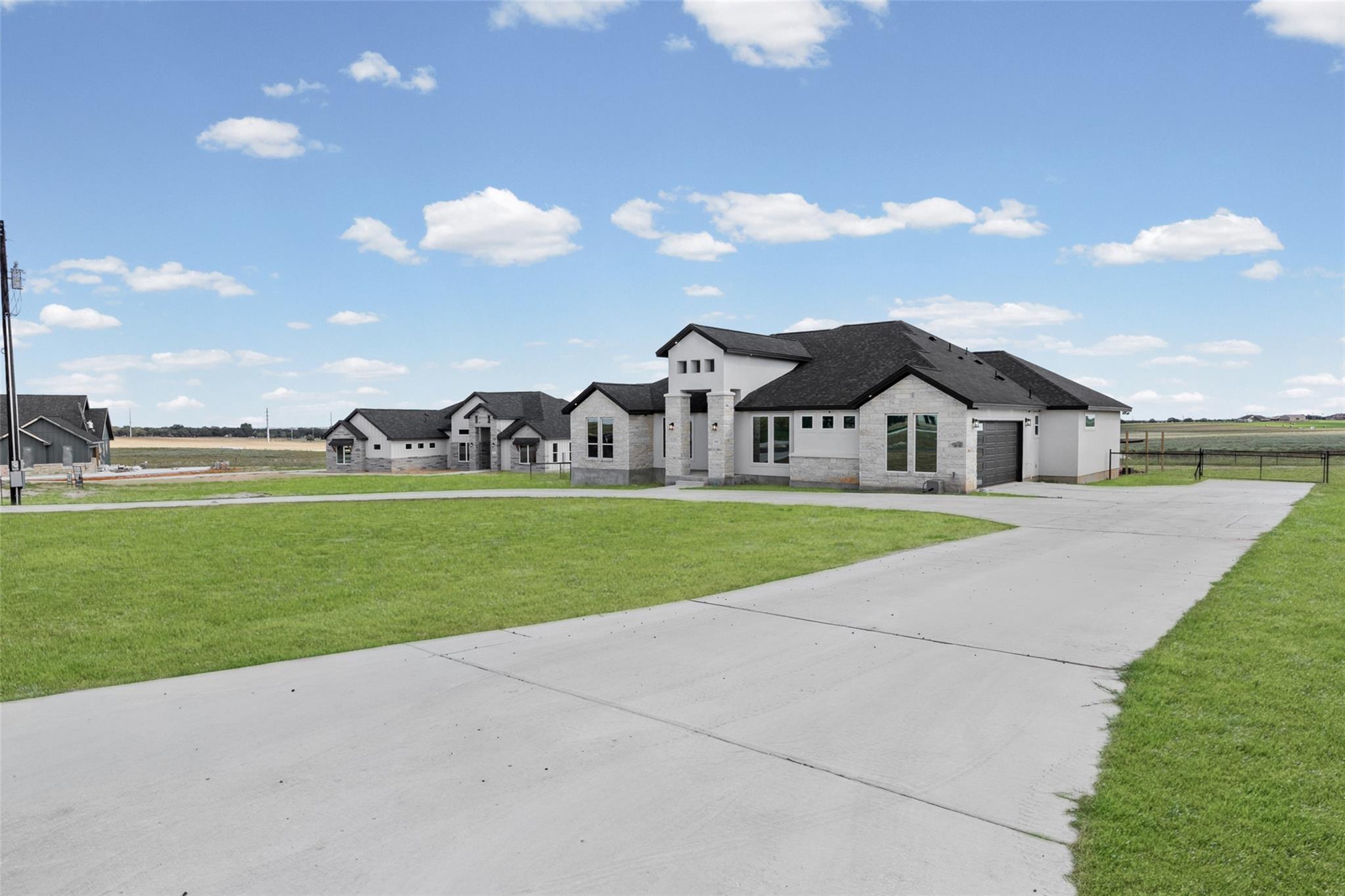 112 Pioneer DR