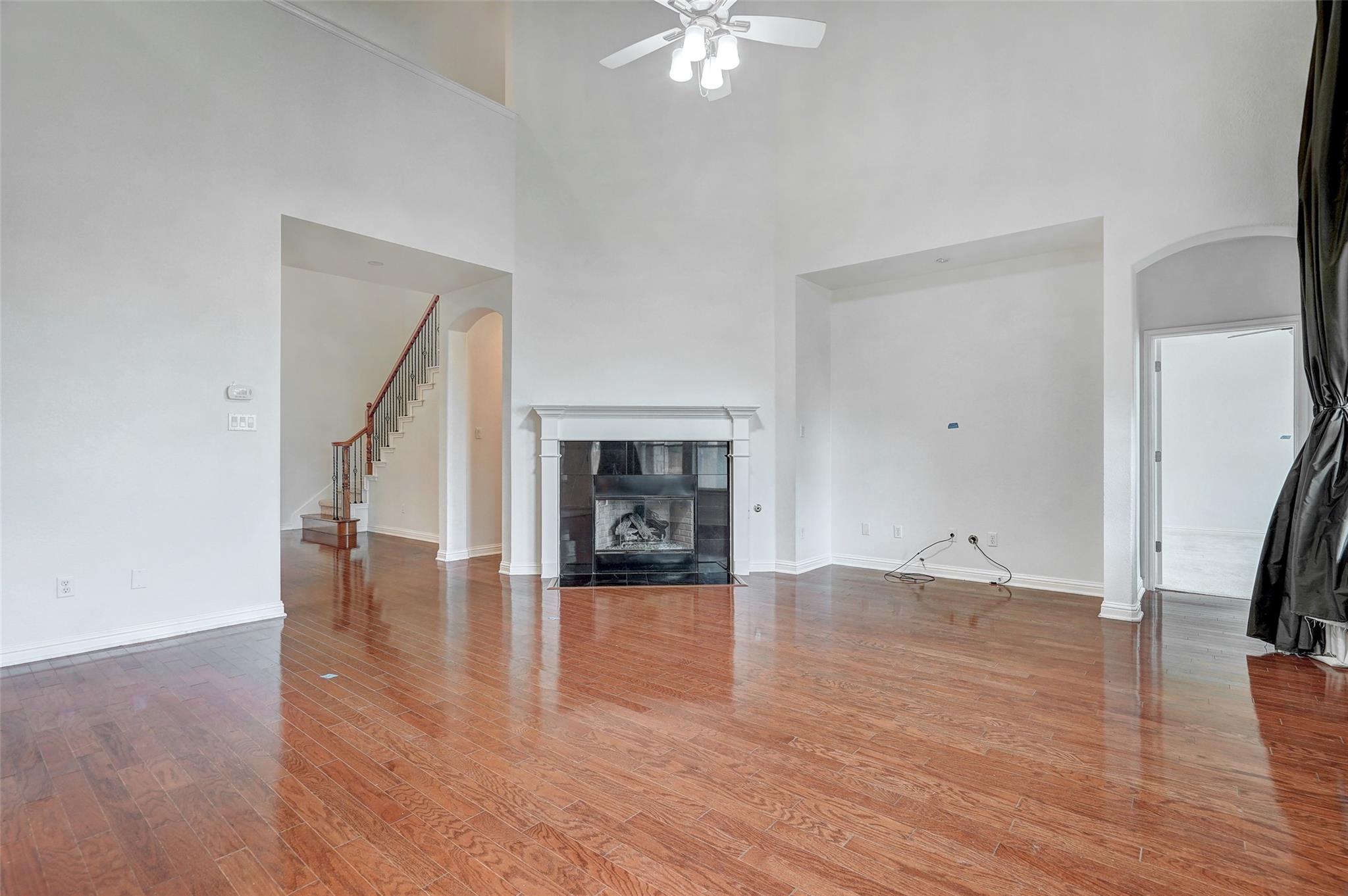 3129 Goldenoak CIR