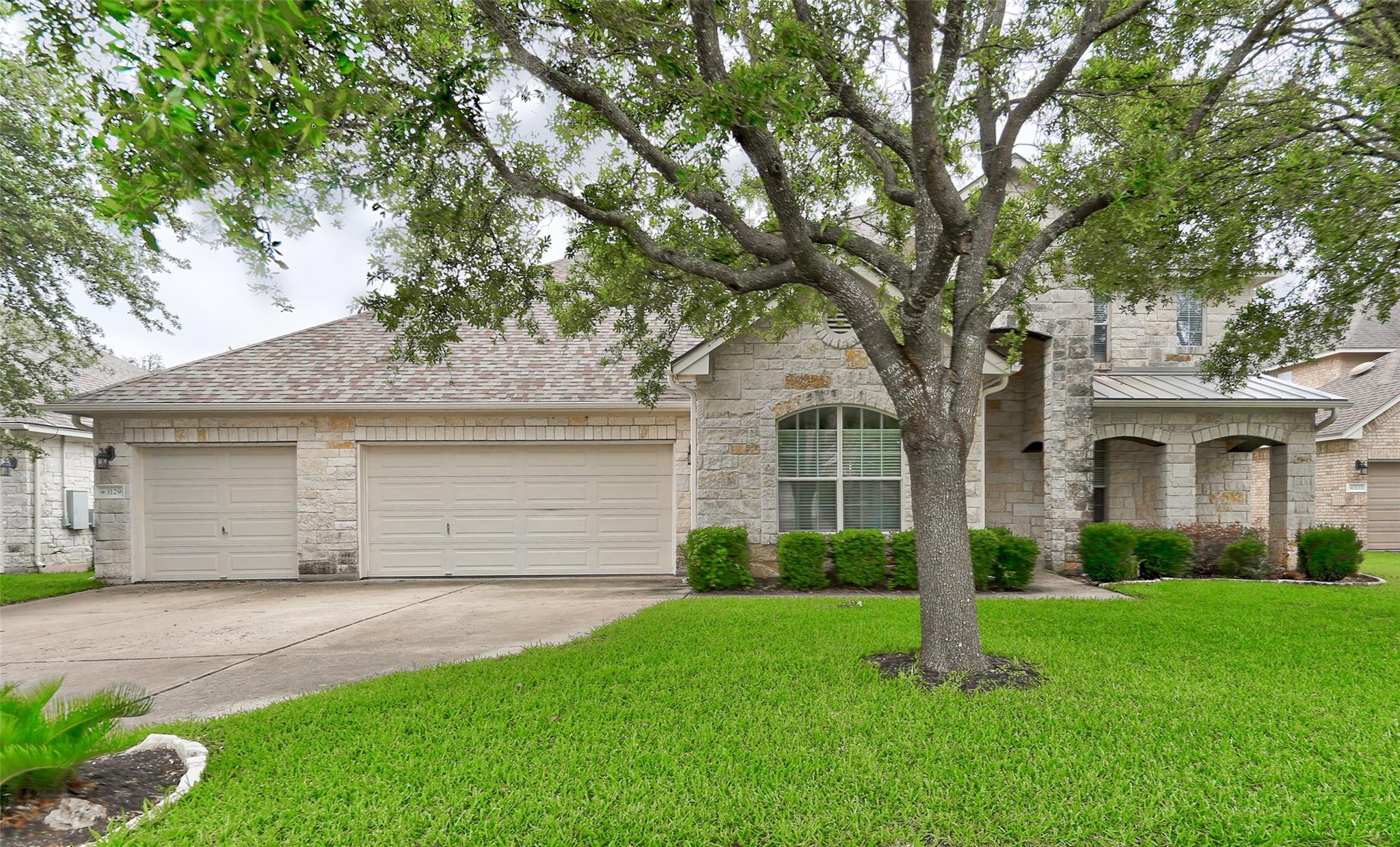 3129 Goldenoak CIR