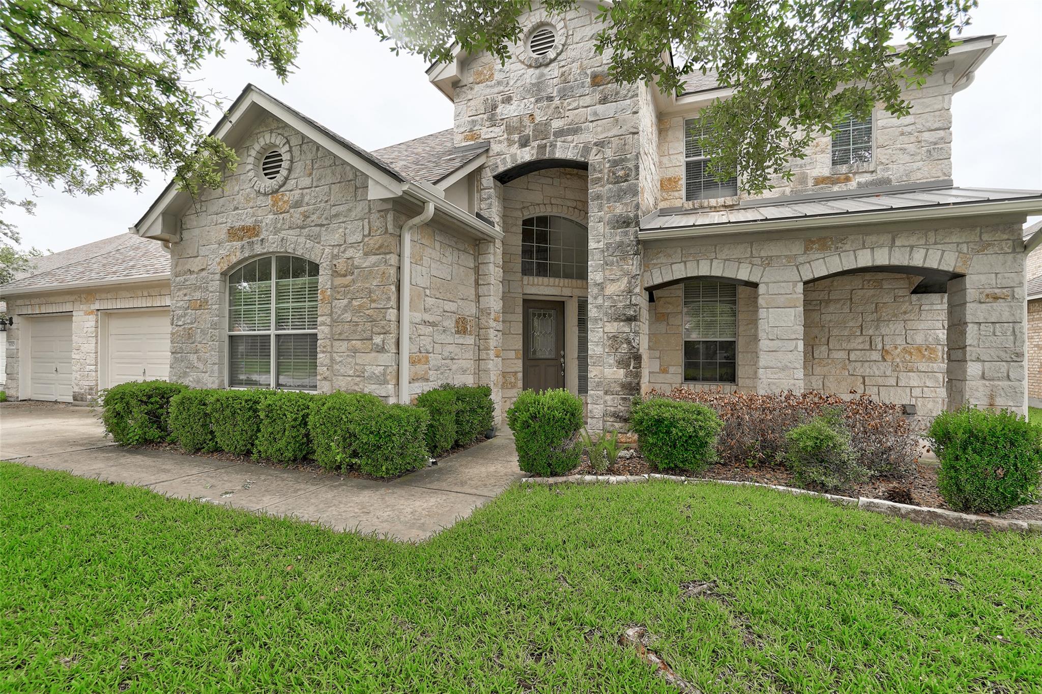 3129 Goldenoak CIR