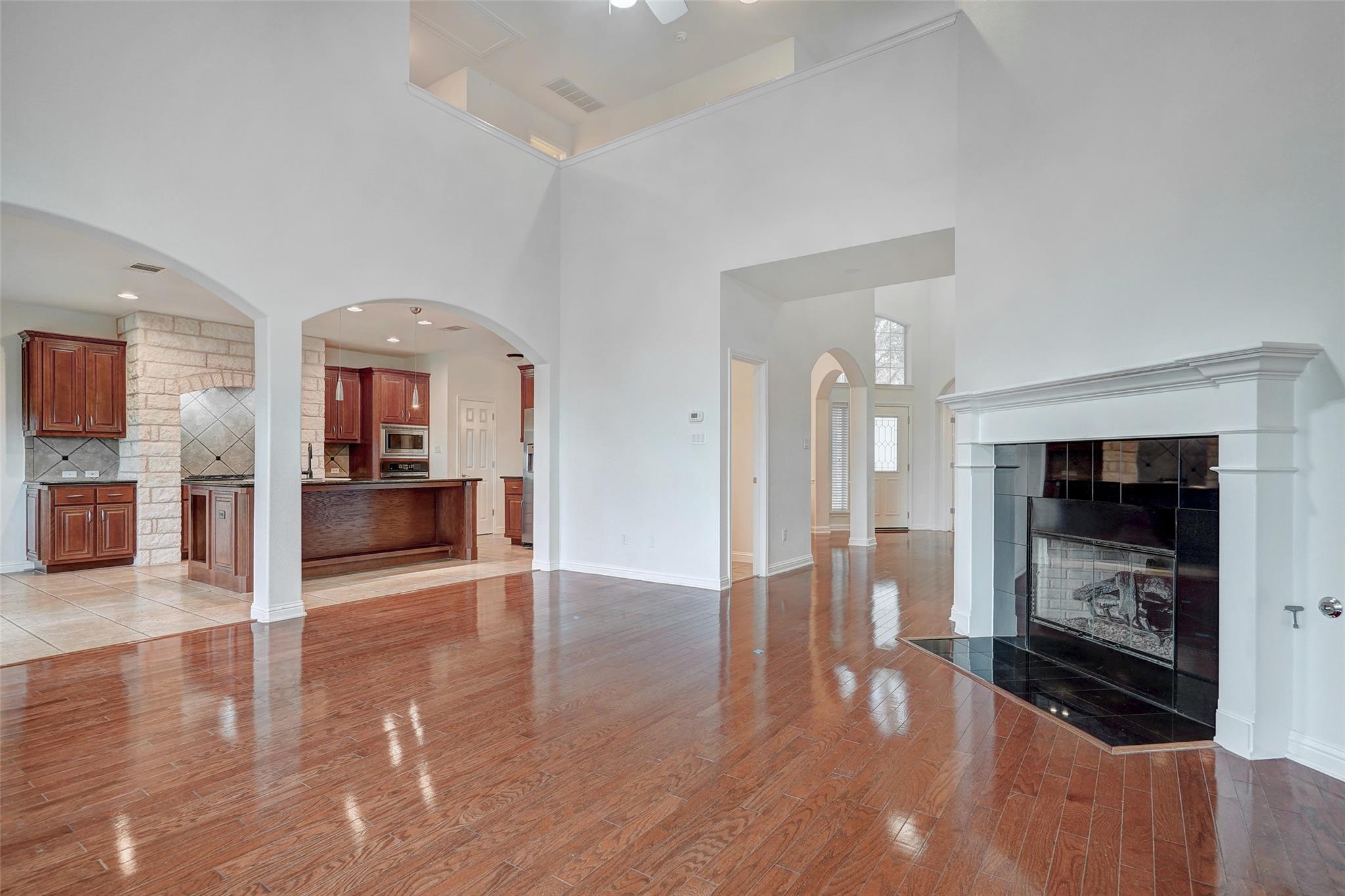3129 Goldenoak CIR