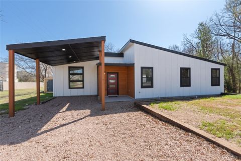204 N Avenue J Johnson City TX 78636