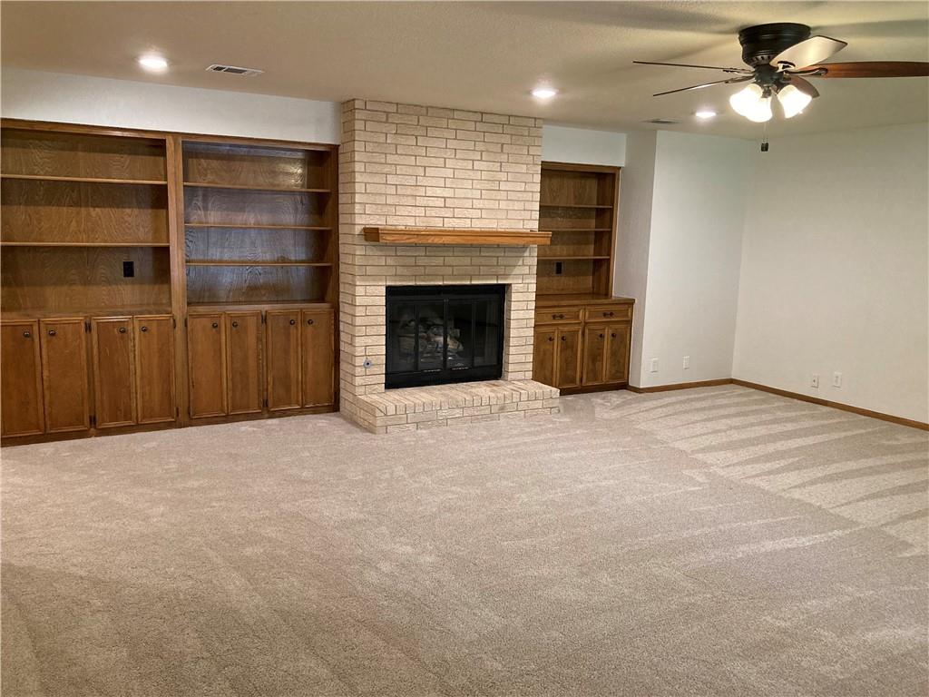 203 Oakwood DR