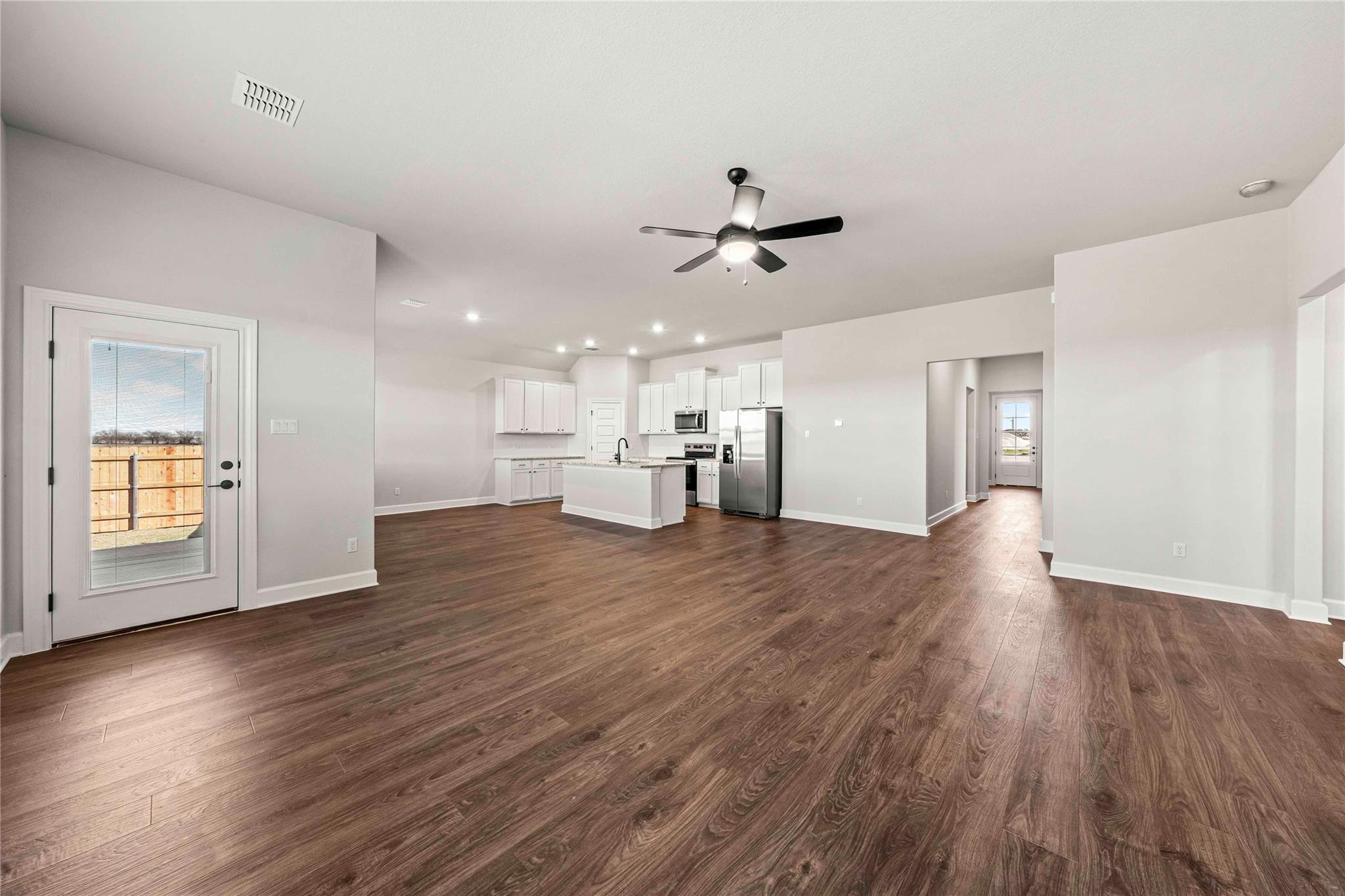 521 W Luna Blue LN