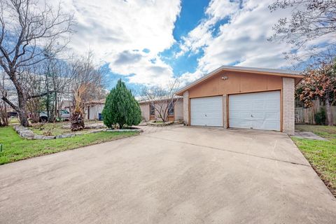 1307 Meadgreen DR Austin TX 78758