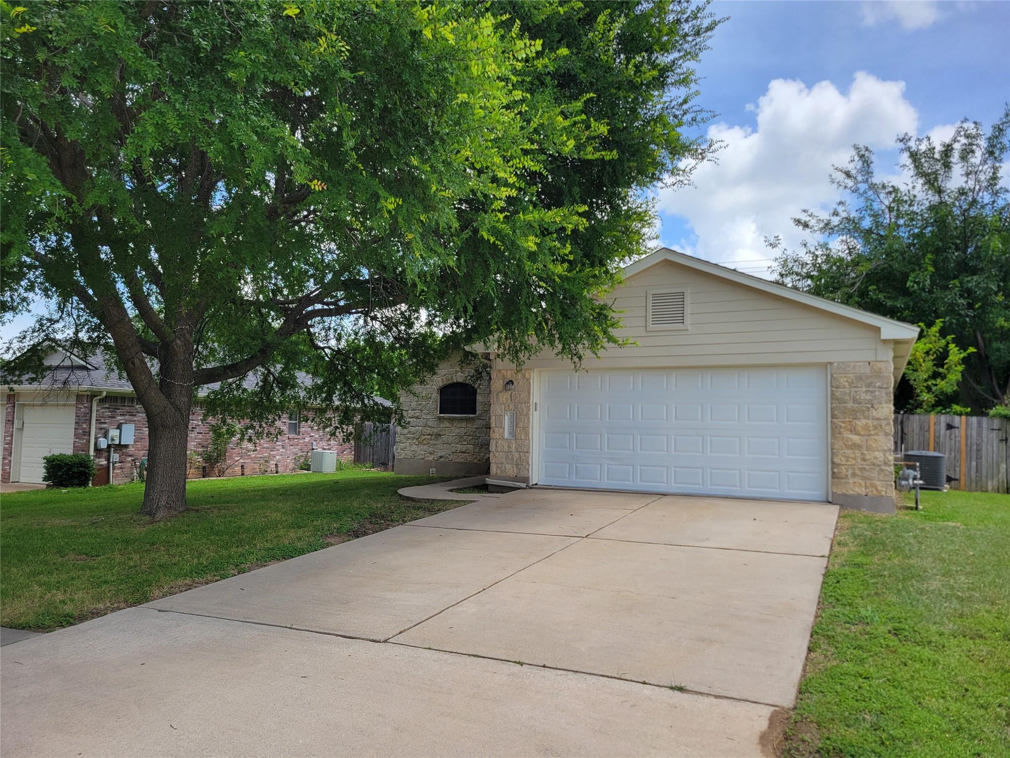 2328 Friarcreek LOOP