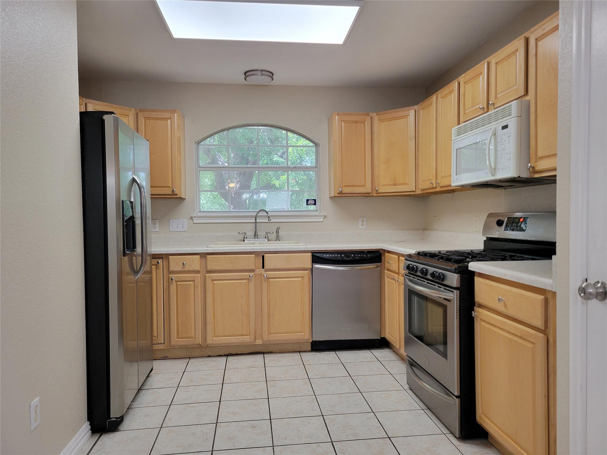 2328 Friarcreek LOOP