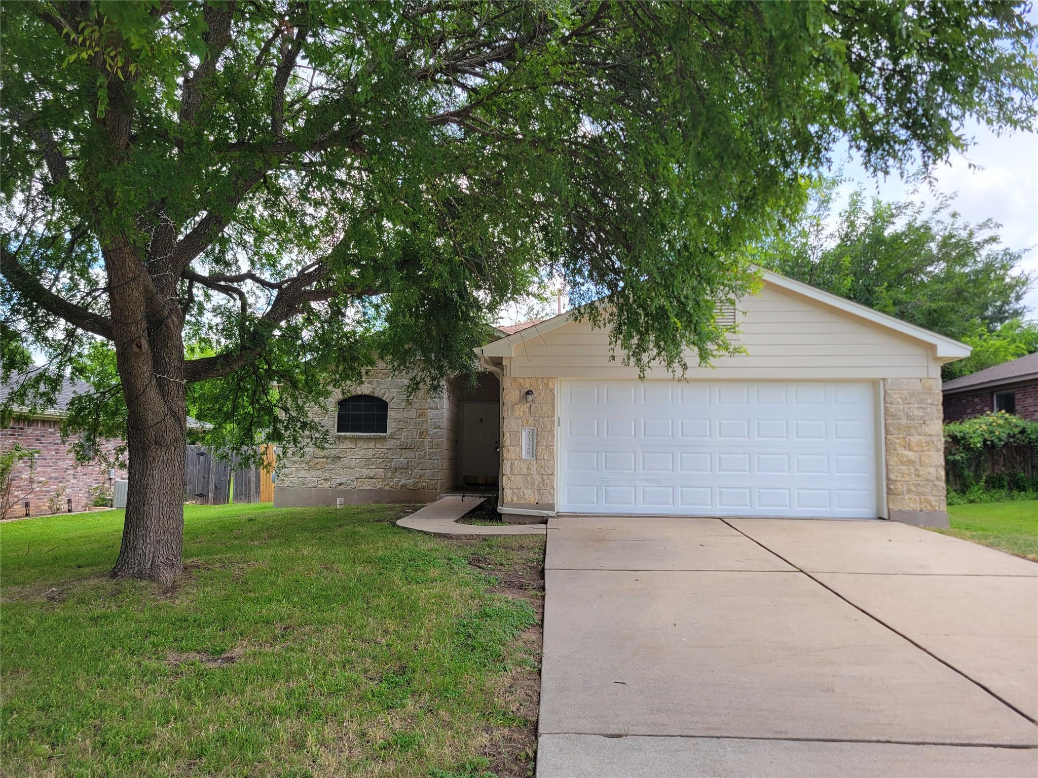 2328 Friarcreek LOOP