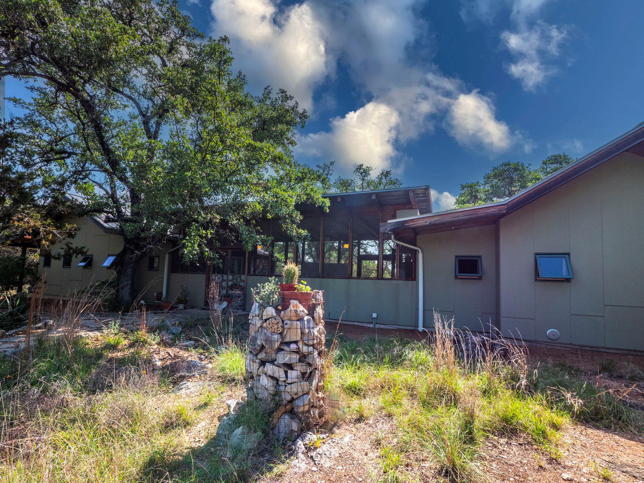 900 Pedernales Oaks DR