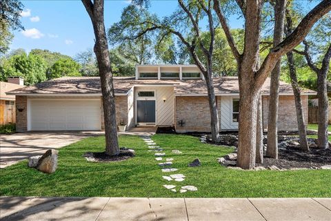 Photo of 4831 Trail Crest CIR, Austin, TX 78735 (MLS # 5605593)