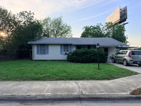 Photo of 512 Patricia DR, San Marcos, TX 78666 (MLS # 3088199)