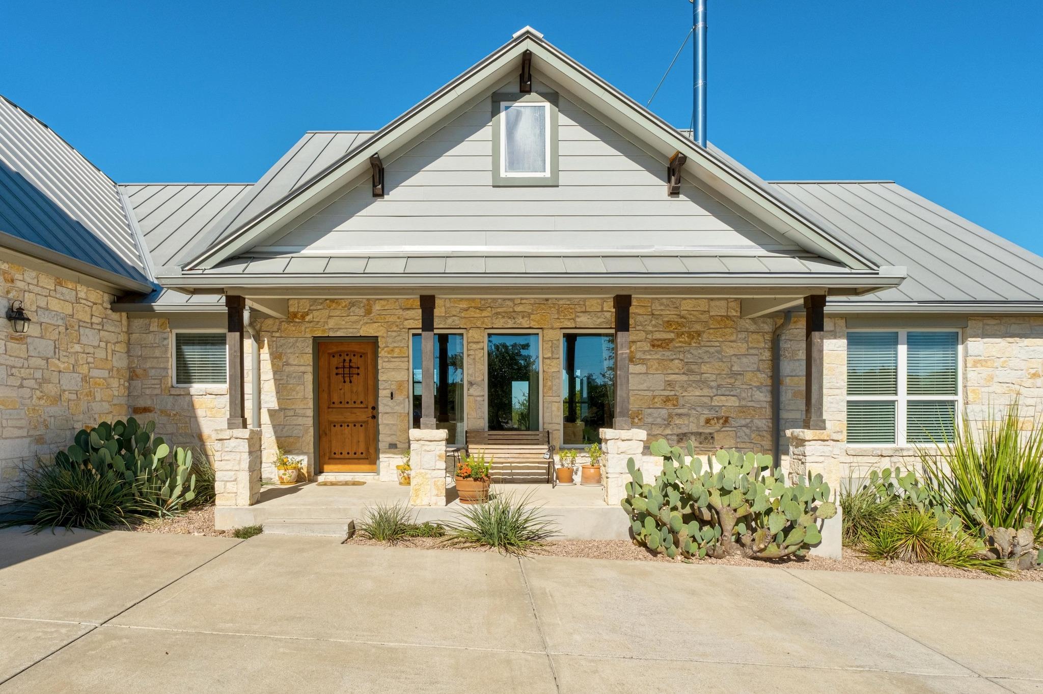 2121 Martin RD