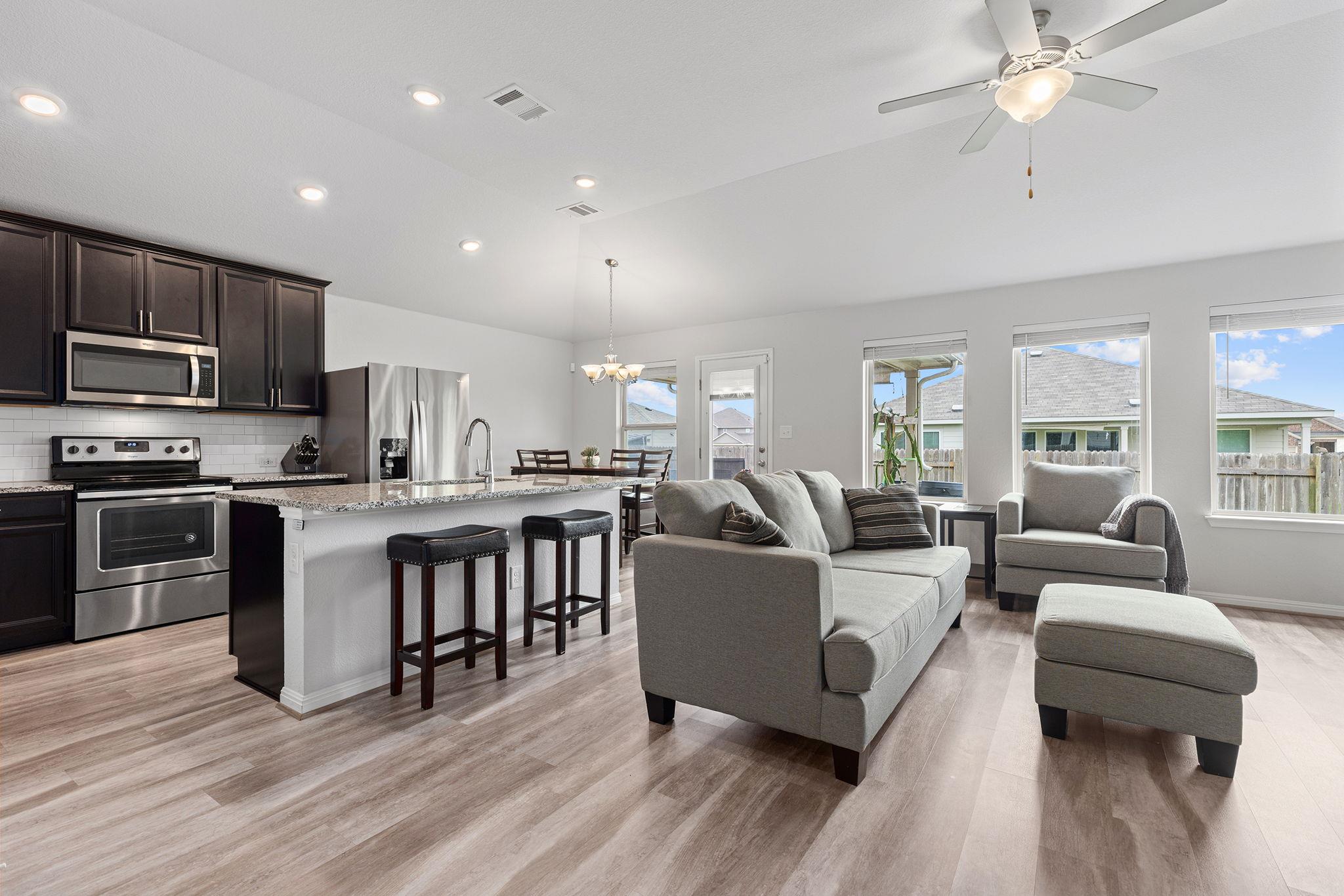 216 Pearland ST