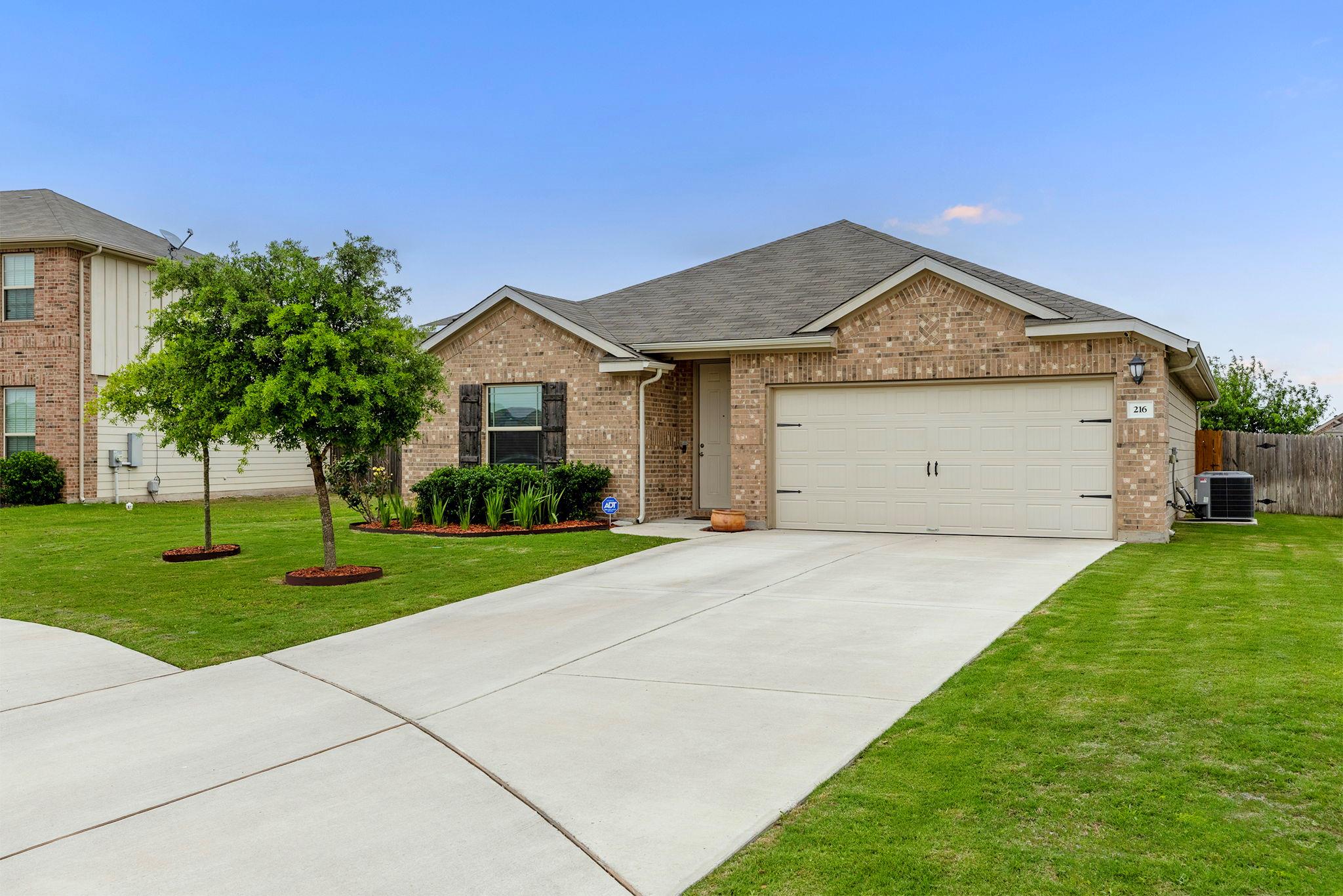 216 Pearland ST