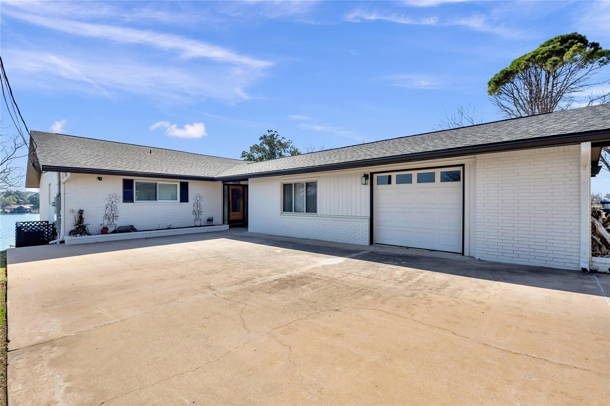 1846 Bluebonnet LN