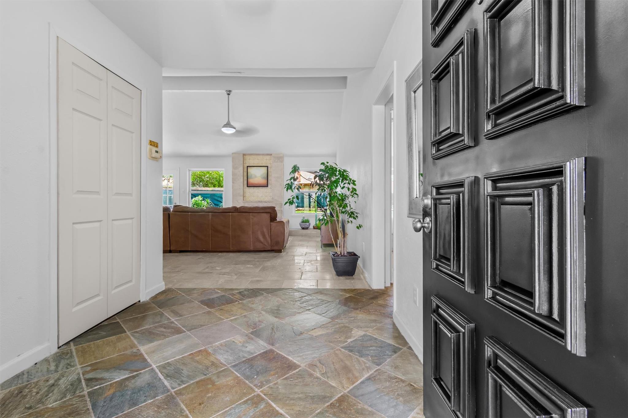 1305 Doonesbury DR