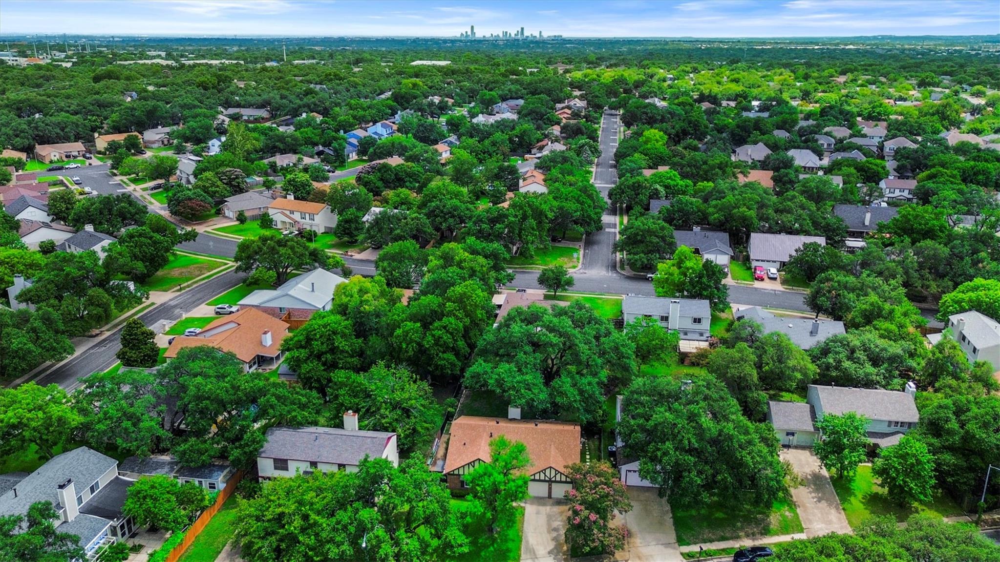 1305 Doonesbury DR