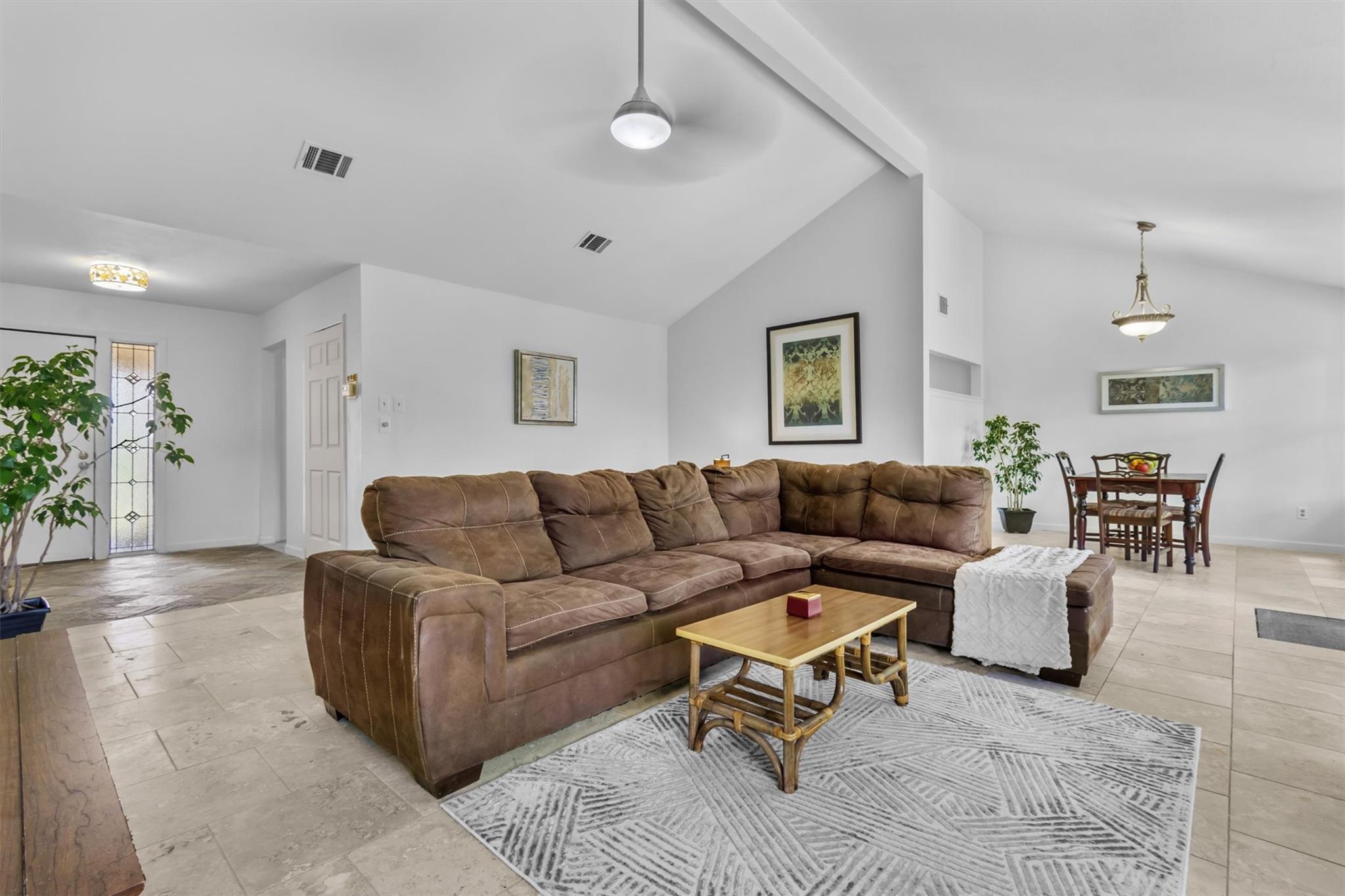 1305 Doonesbury DR