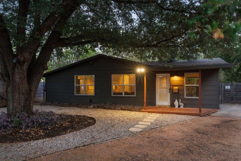 Tiny photo for 901 Saint Elmo CIR, Austin, TX 78745 (MLS # 1074209)