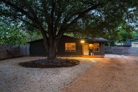 Tiny photo for 901 Saint Elmo CIR, Austin, TX 78745 (MLS # 1074209)