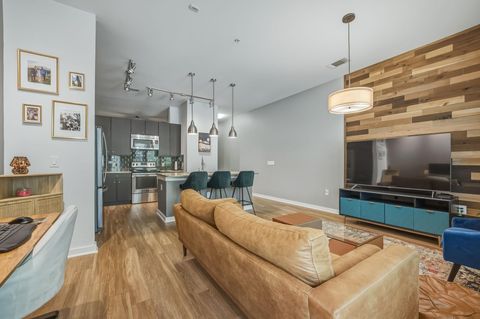 1900 Barton Springs RD 2006 Austin TX 78704