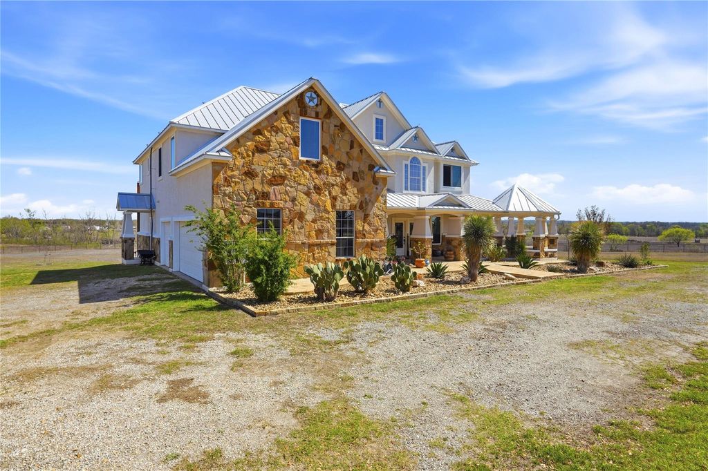 Photo of 100 Mayfield LN, Lockhart, TX 78644 (MLS # 1911584)