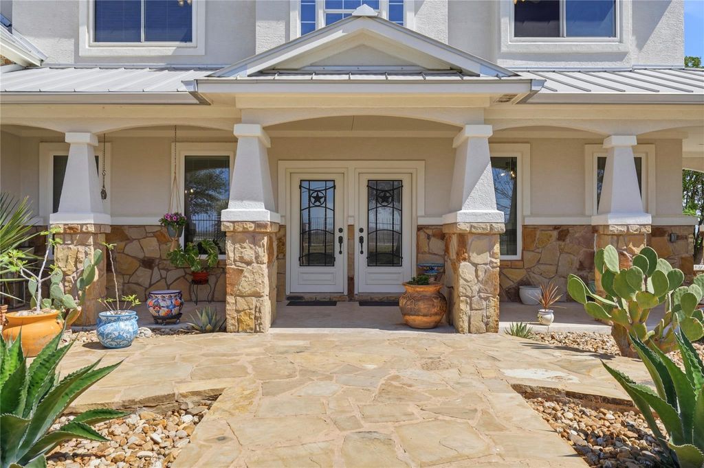 Photo of 100 Mayfield LN, Lockhart, TX 78644 (MLS # 1911584)